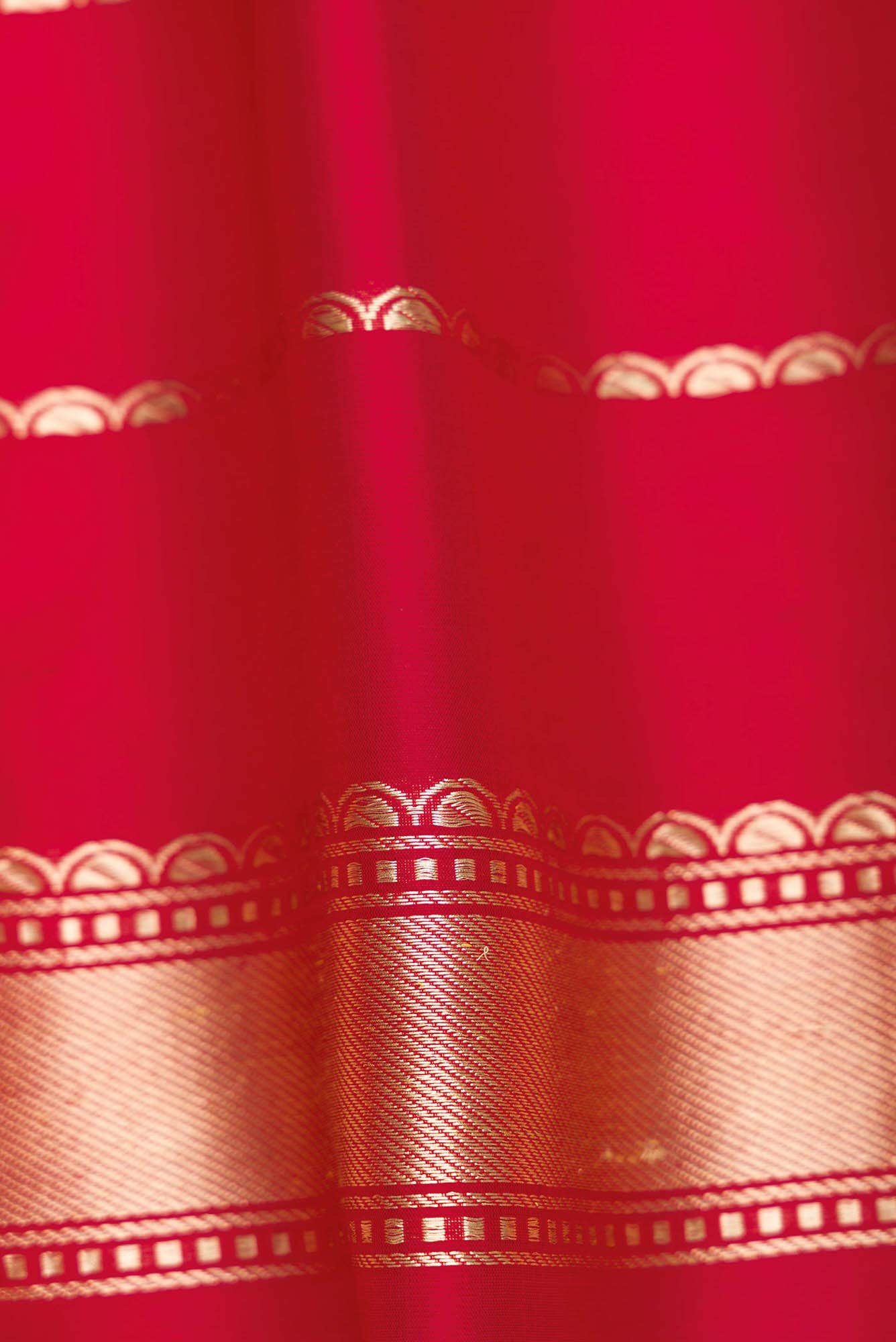 Pure Silk Pure Zari Red Dual Tone Banarasi Saree - Image 6