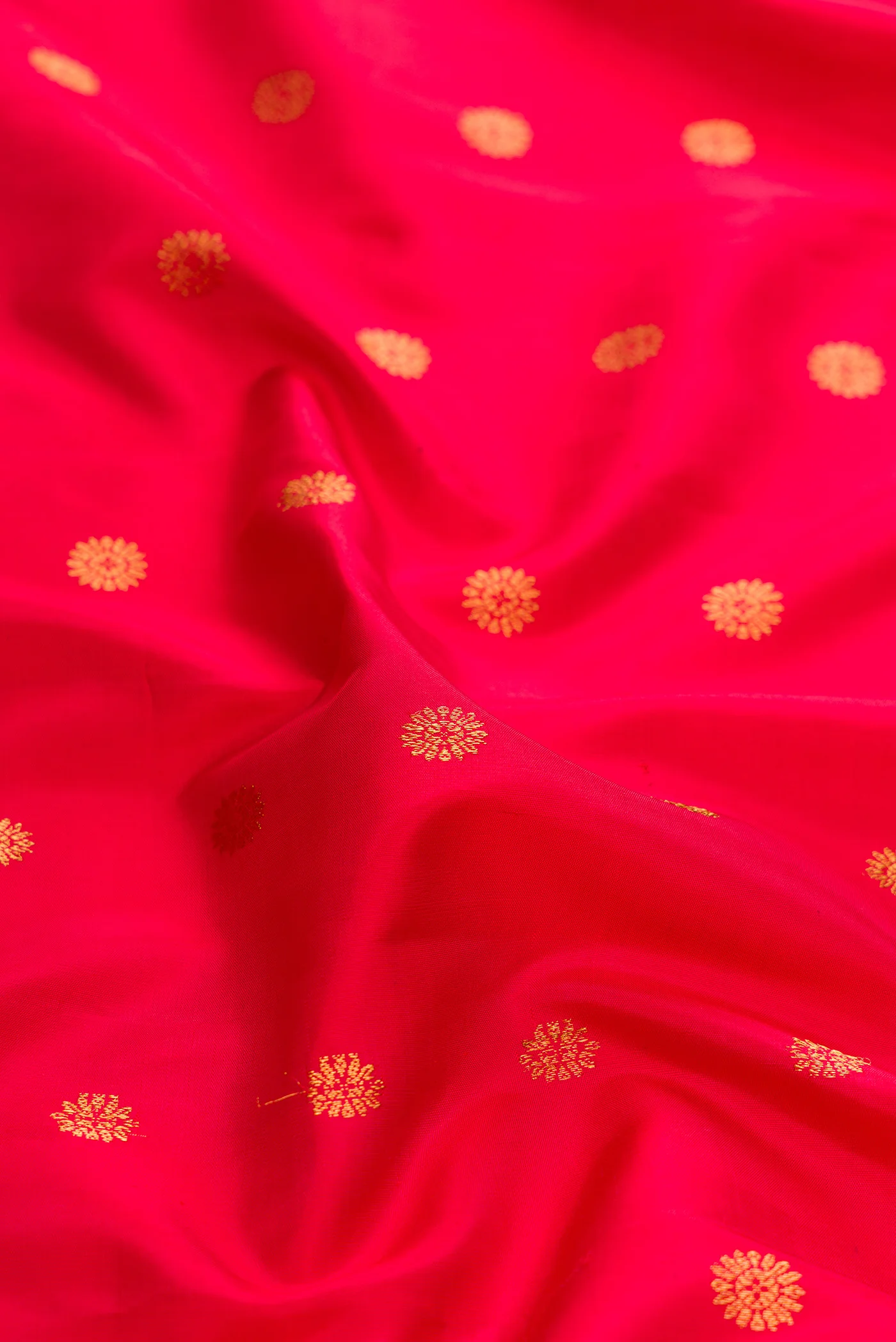 Red Gadwal Silk Saree - Image 2