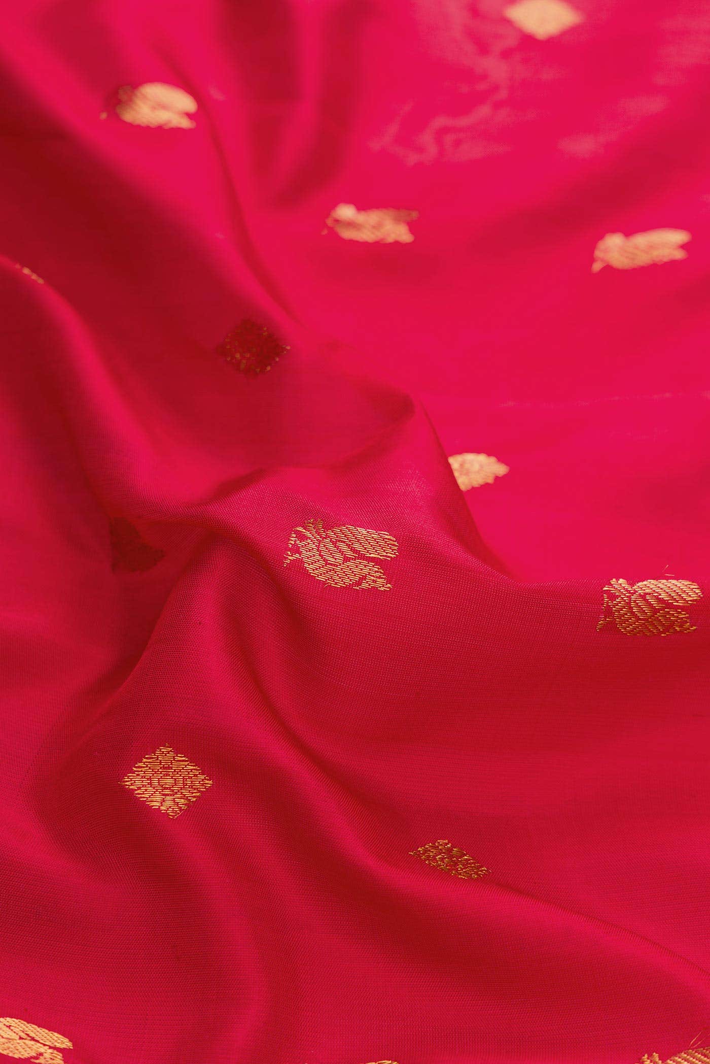 Maroon Gadwal Silk Saree - Image 3
