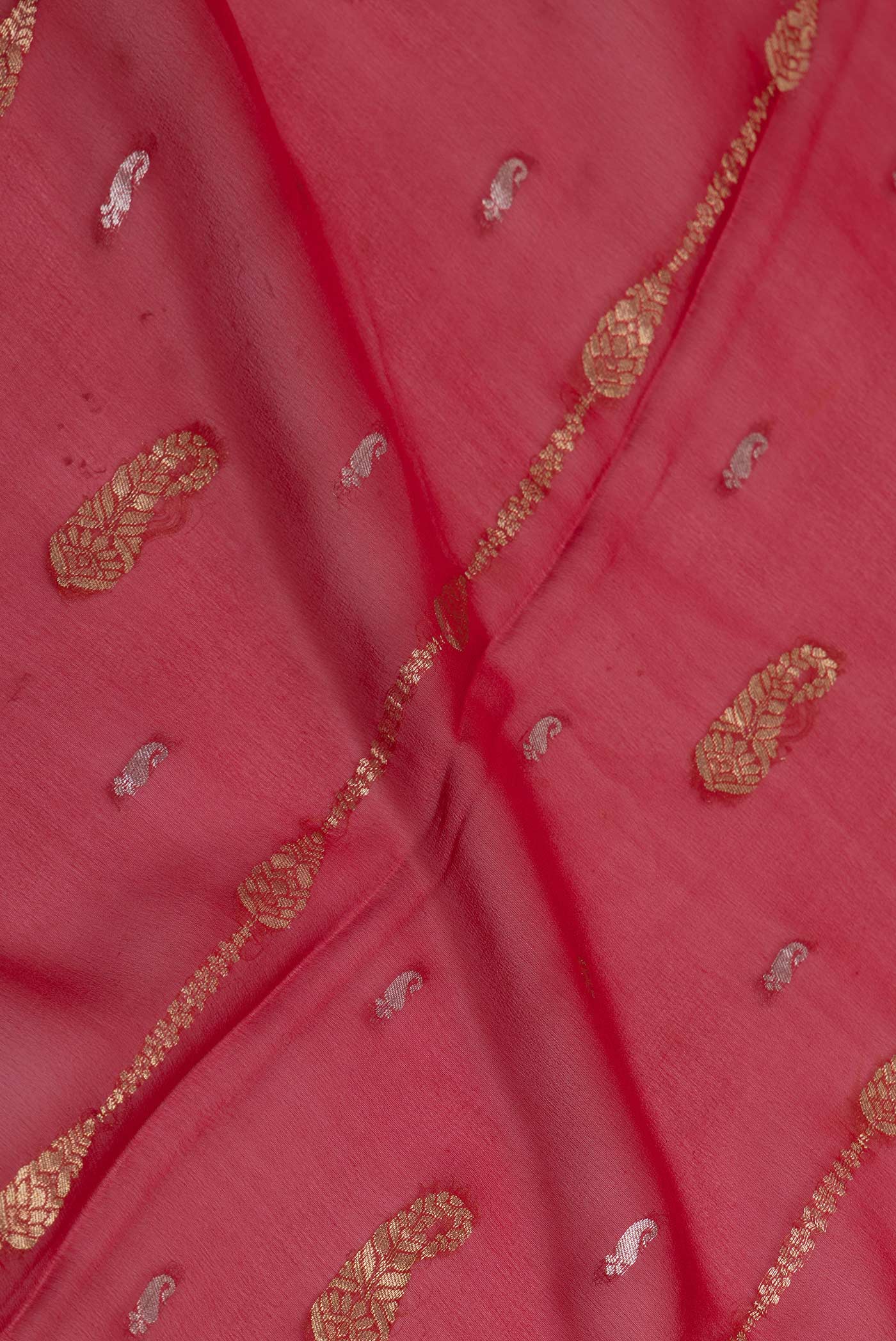 Red Dual Tone Georgette Saree - Image 2