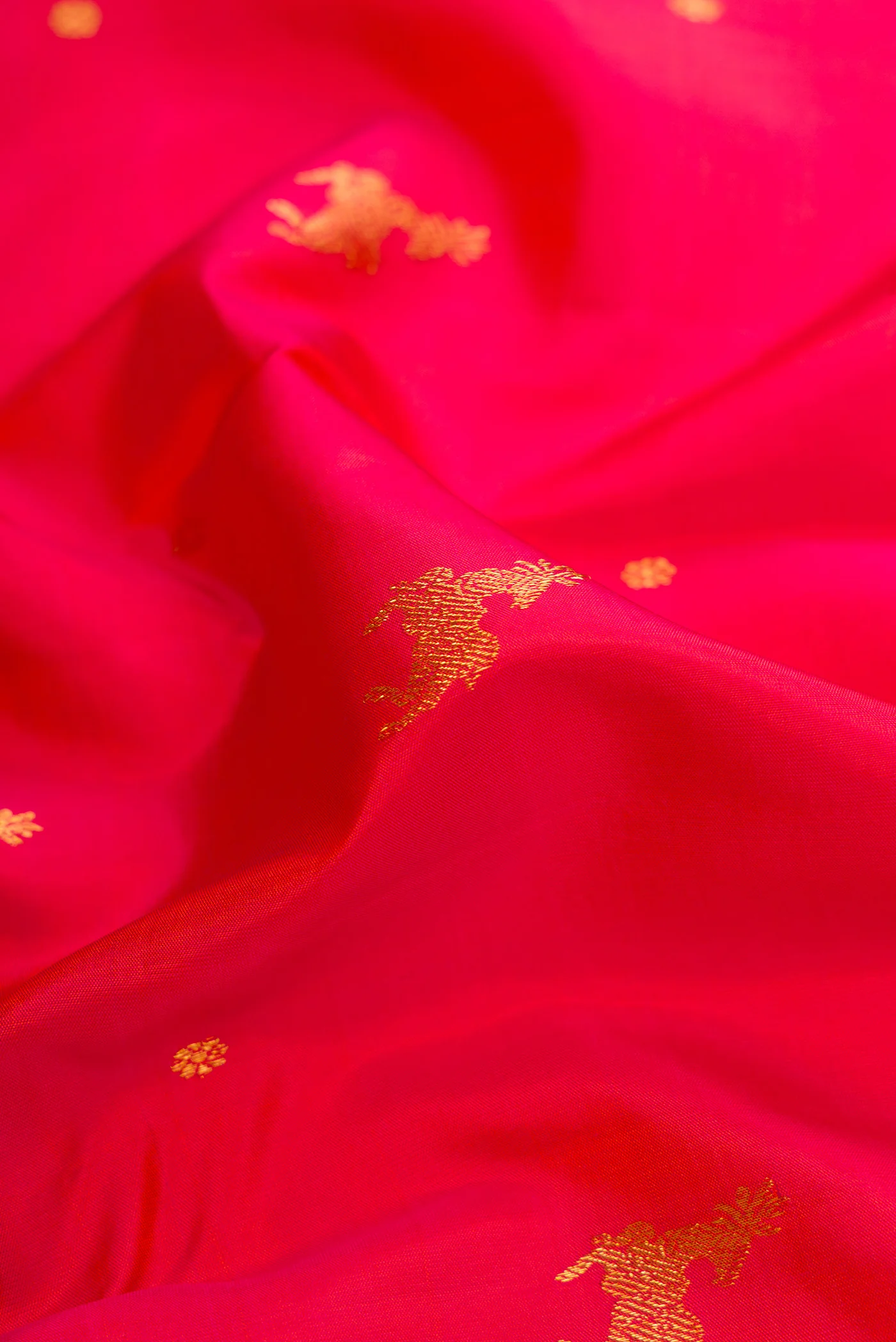 Pink with Orange Color Kanjivaram Silk Saree - Image 2