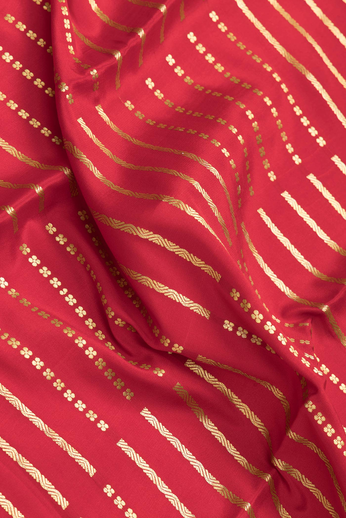 Red Mysore Crepe Saree - Image 2