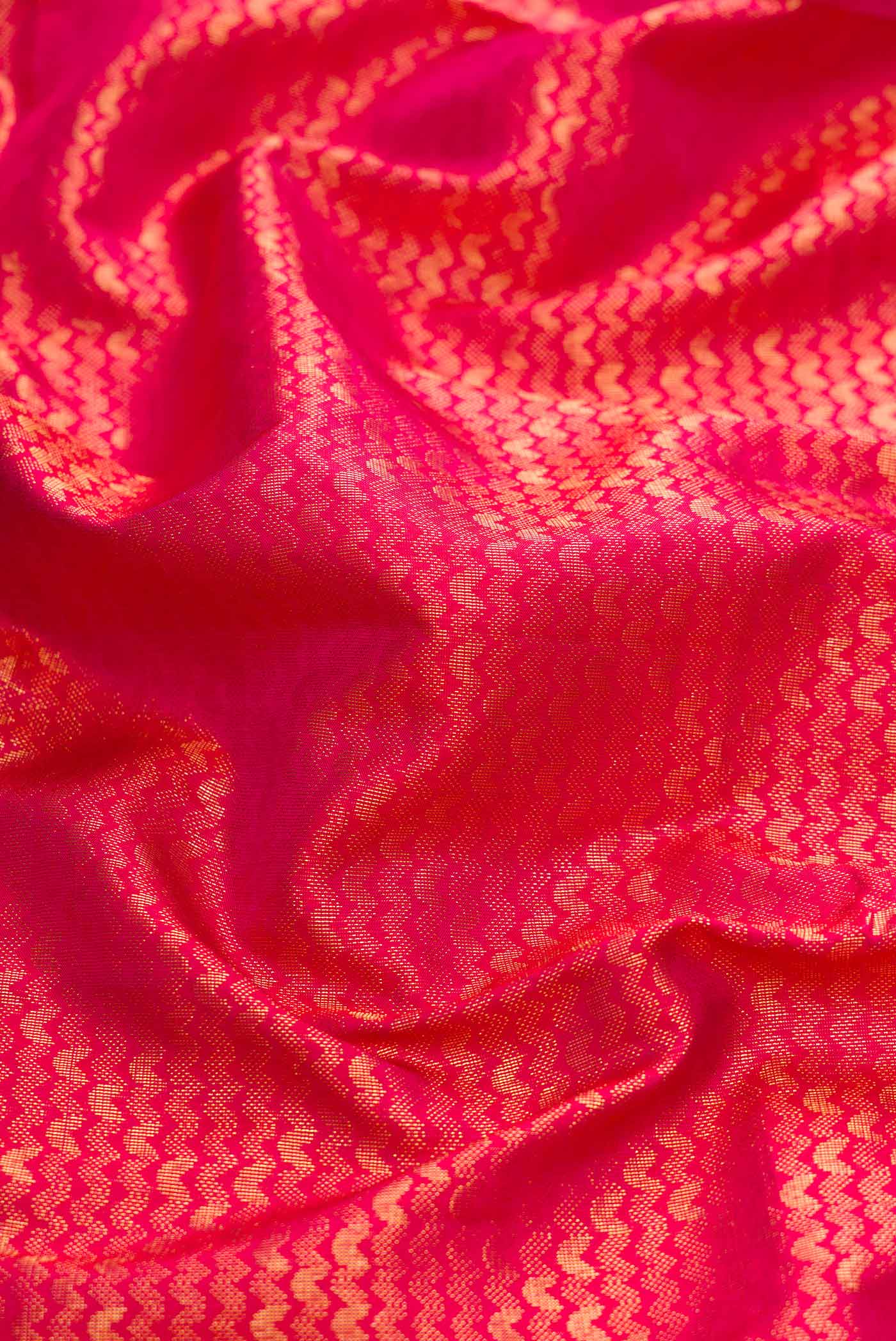 Red Dual Tone Soft Silk Saree - Image 2