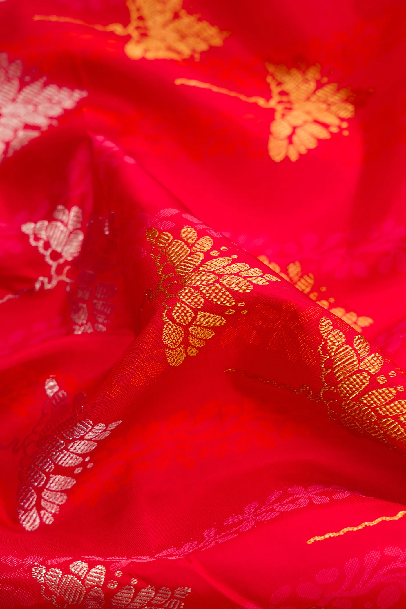 Red Kanchipuram Silk Saree - Image 2