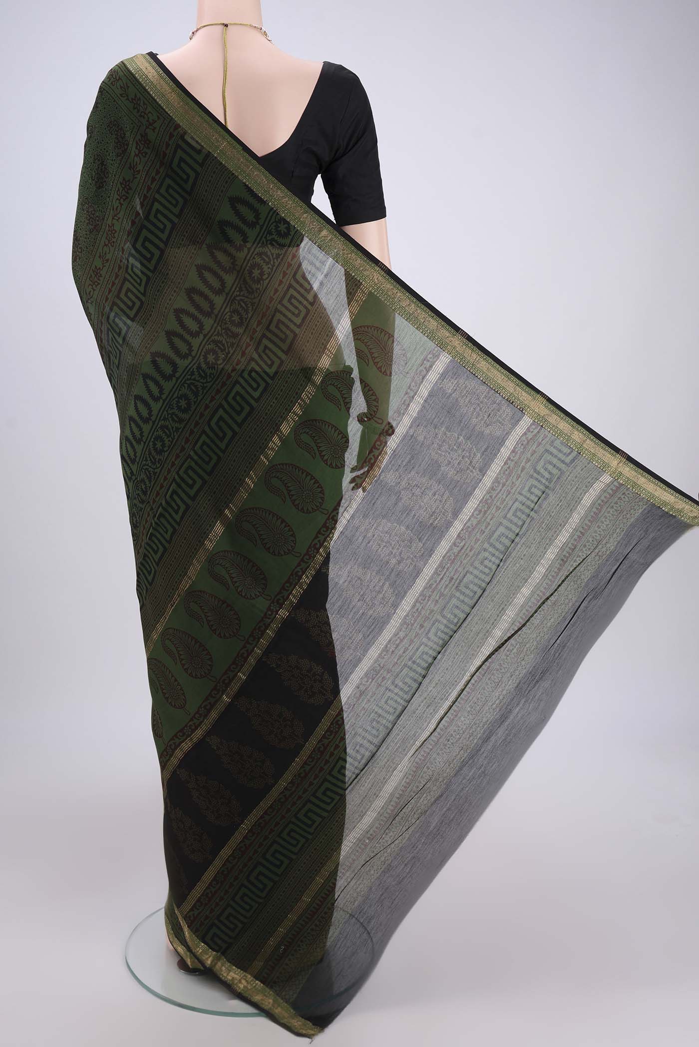 Green Maheshwari Silk Cotton Saree - Image 3