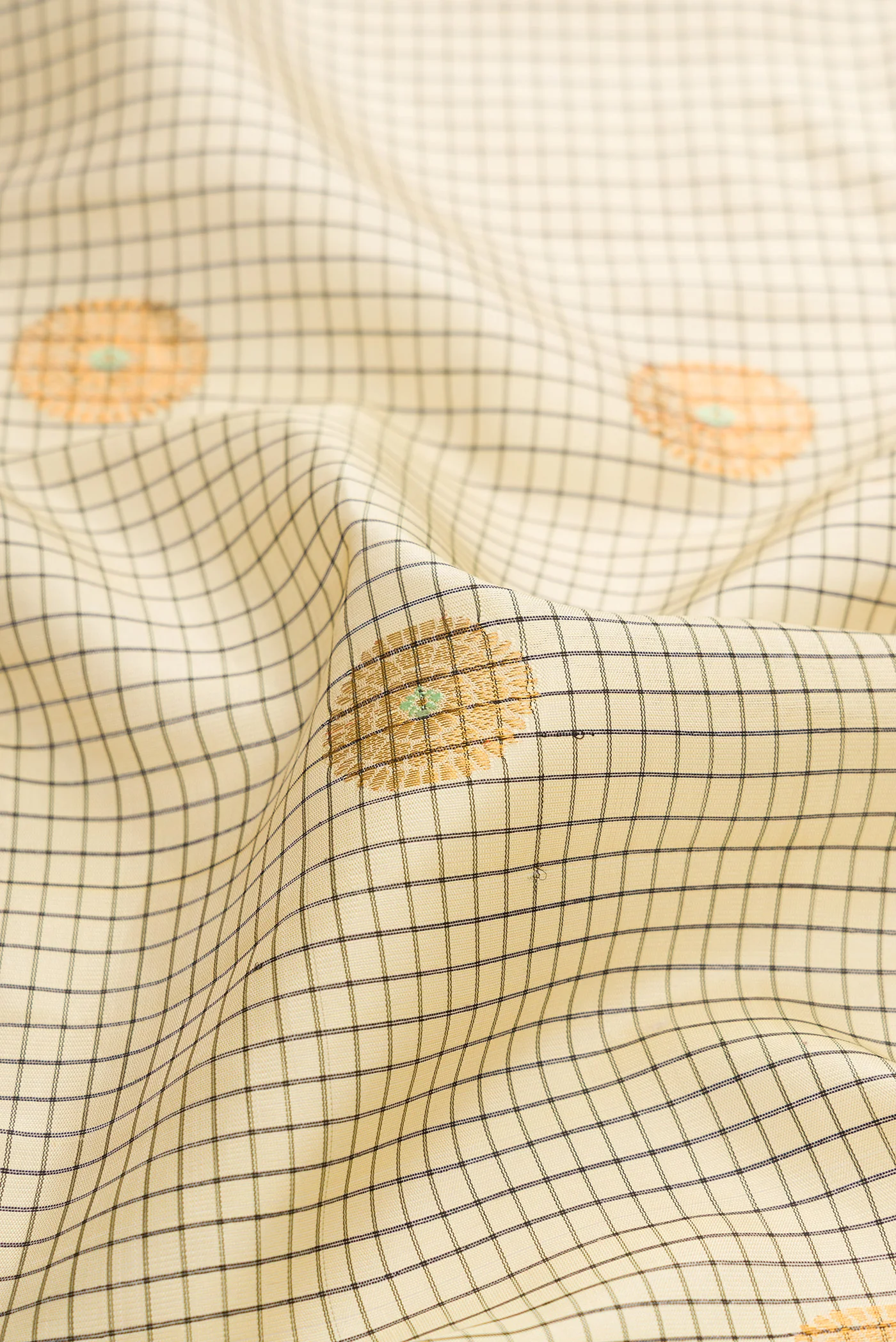 Cream Gadwal Silk Saree - Image 2
