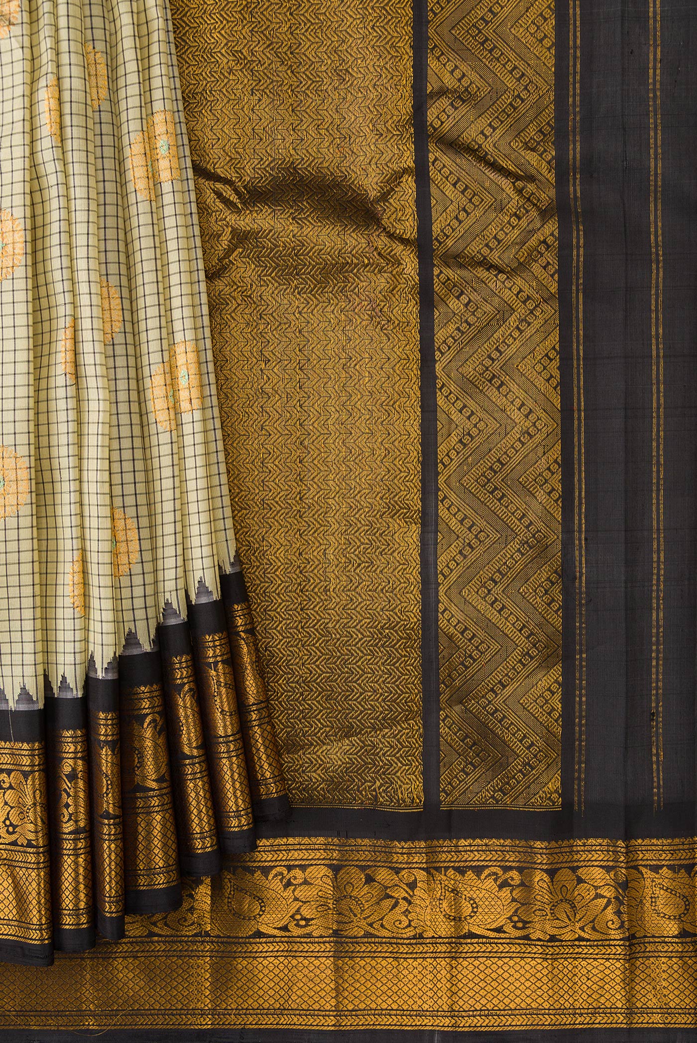 Cream Gadwal Silk Saree - Image 4
