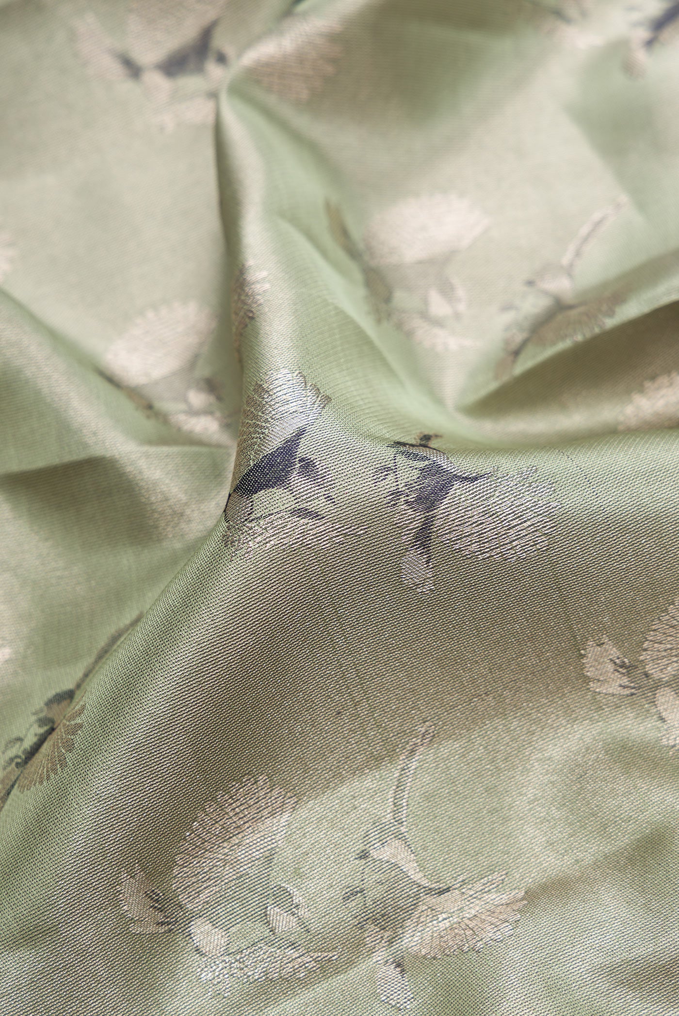 Grey Dual Tone Kanjivaram Tissue Silk Saree - Image 2