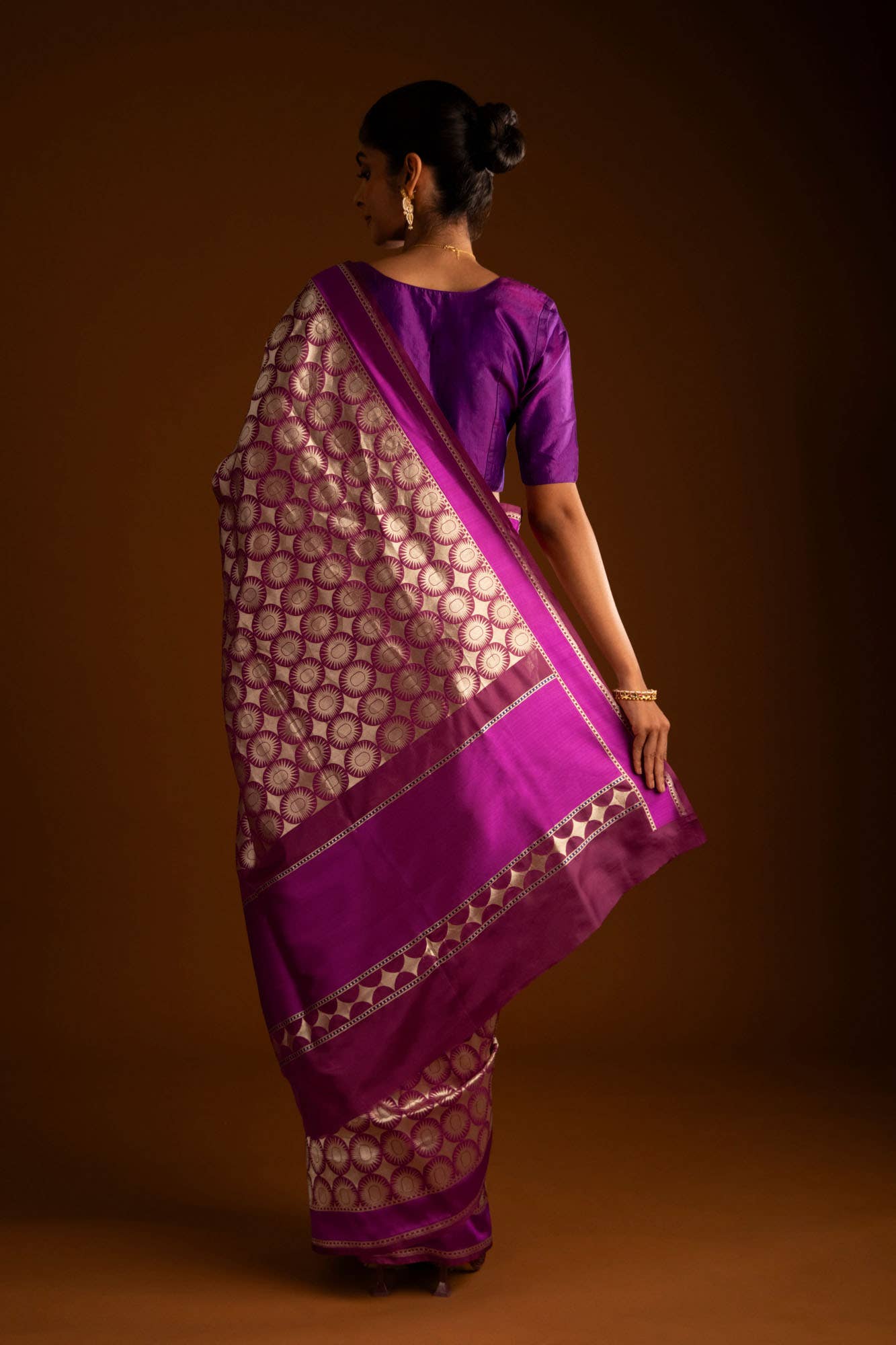 Shimmer Soleil-Magenta Banarasi Silk Saree - Image 6
