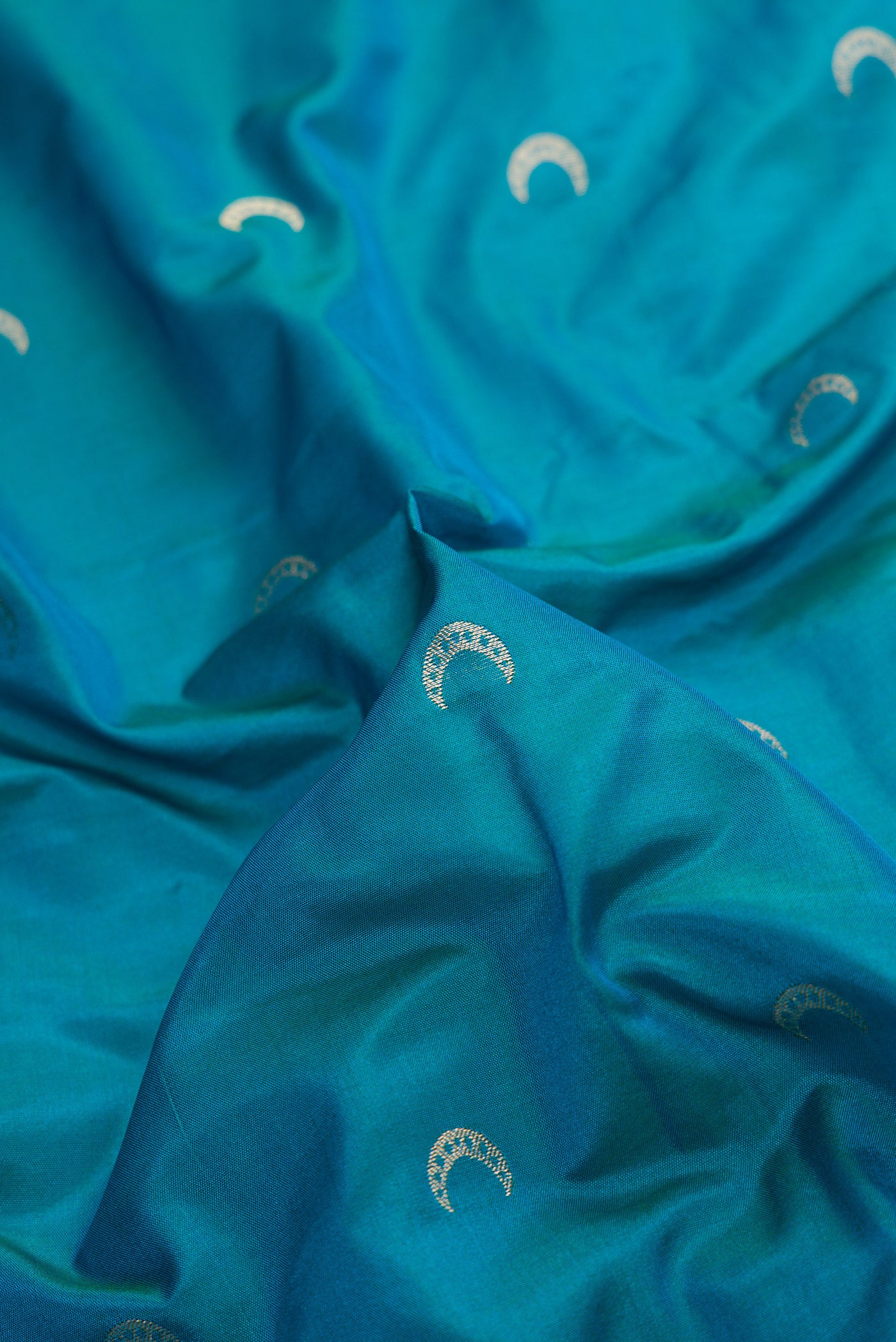 Sky Blue Blended Paithani Silk Saree - Image 2