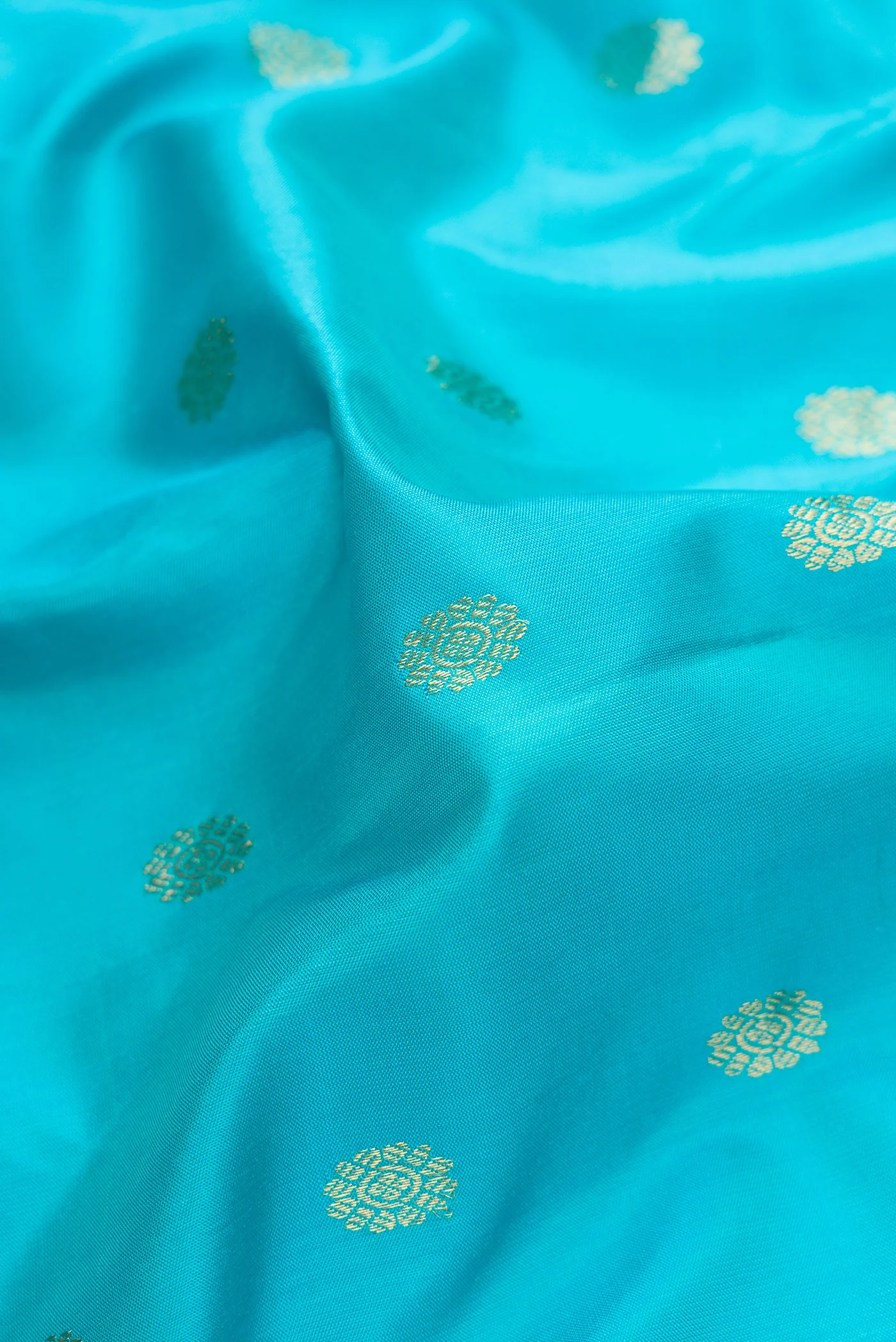 Sky Blue Gadwal Silk Saree - Image 2