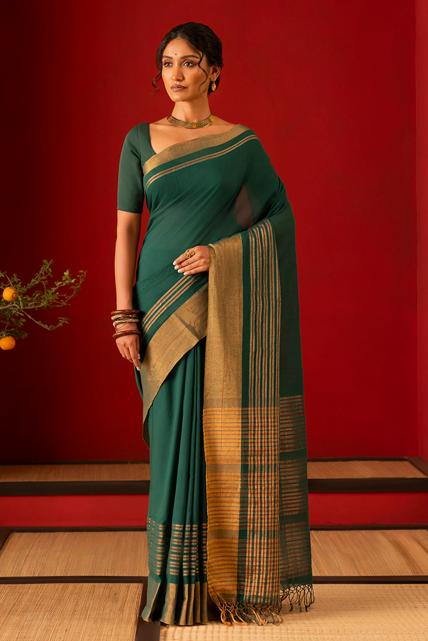 Surahi-Bottle Green Cotton Saree - Image 2