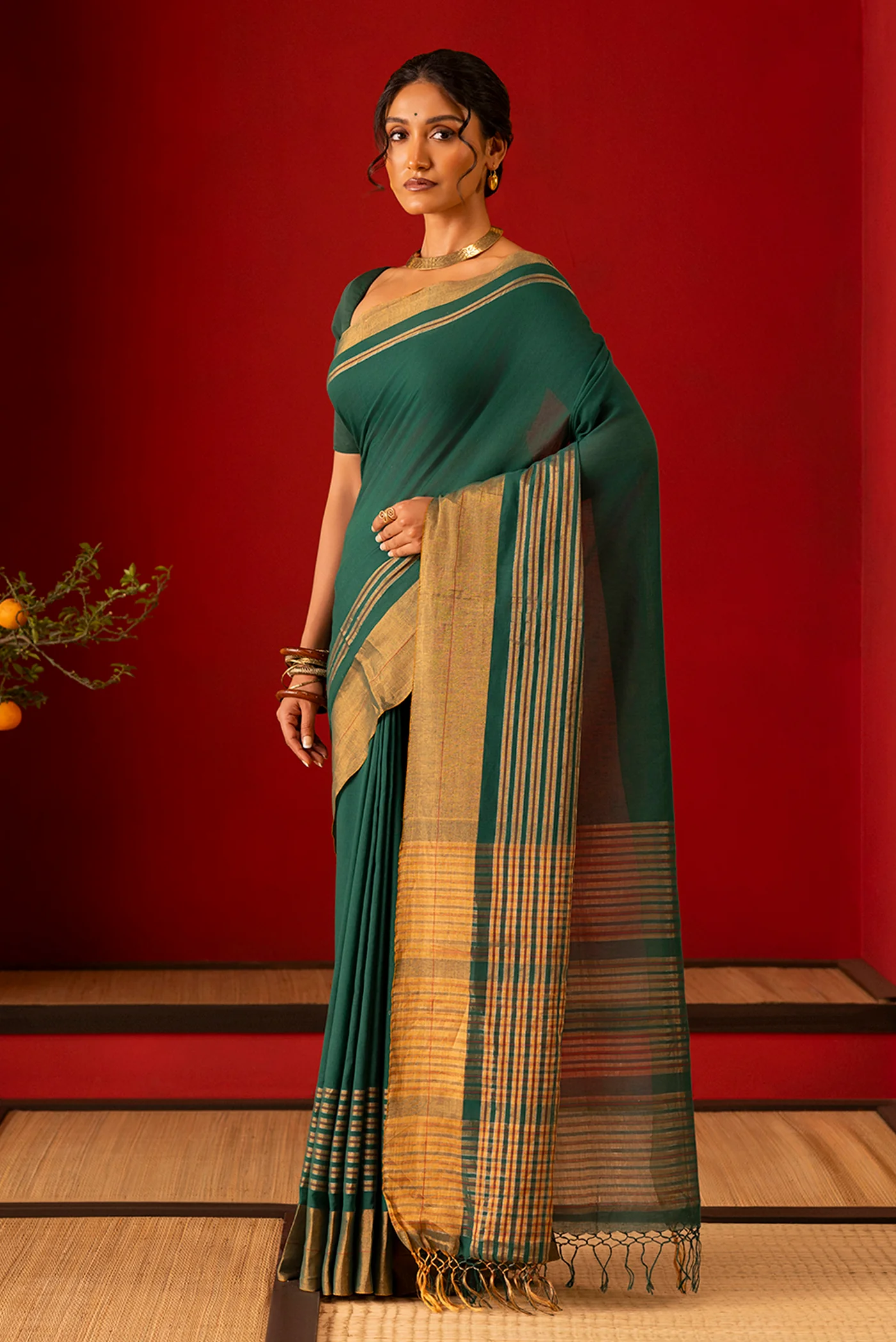 Surahi-Bottle Green Cotton Saree - Image 3