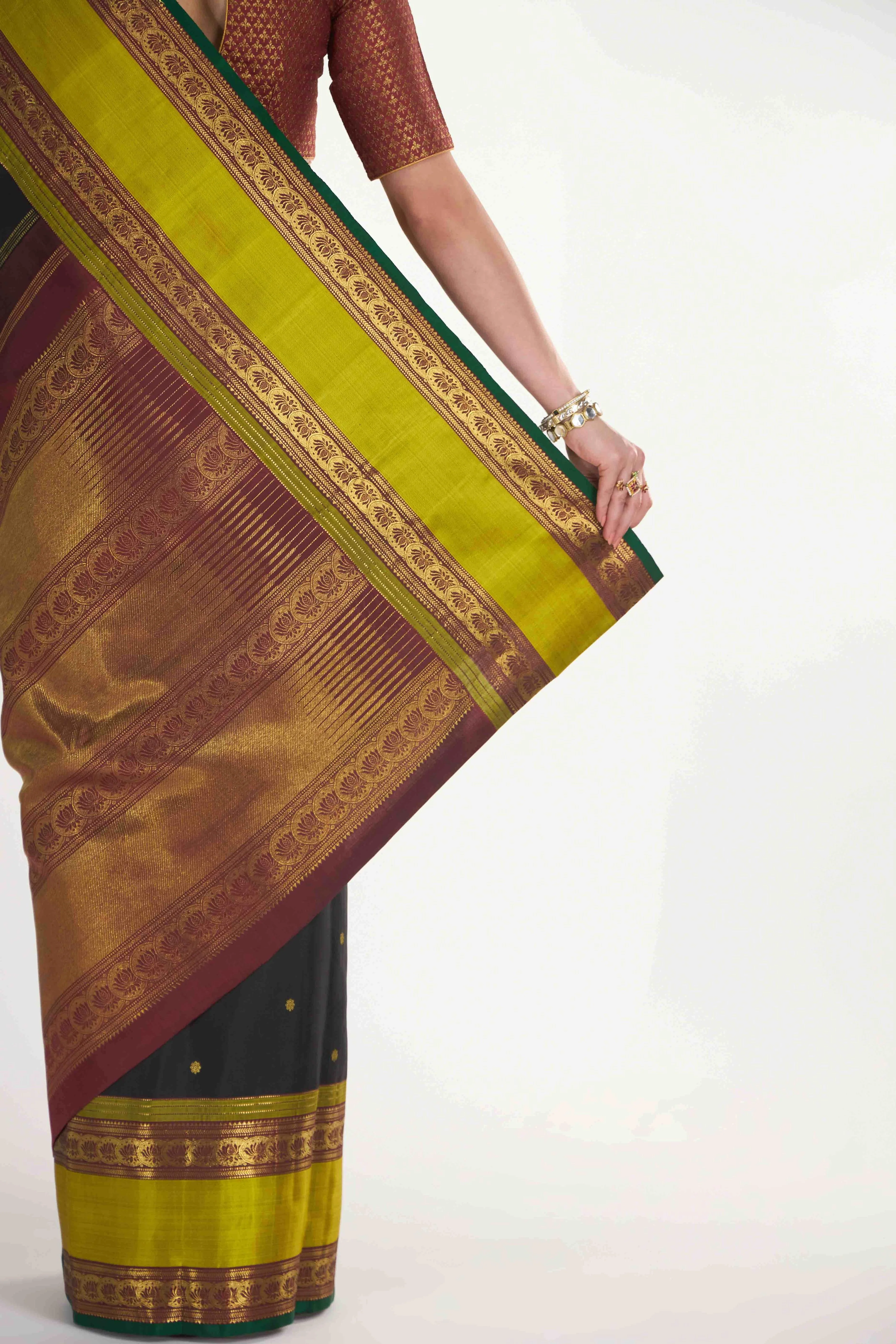Tamira-Pure Silk Pure Gold Zari Black Kanchipuram Saree - Image 9