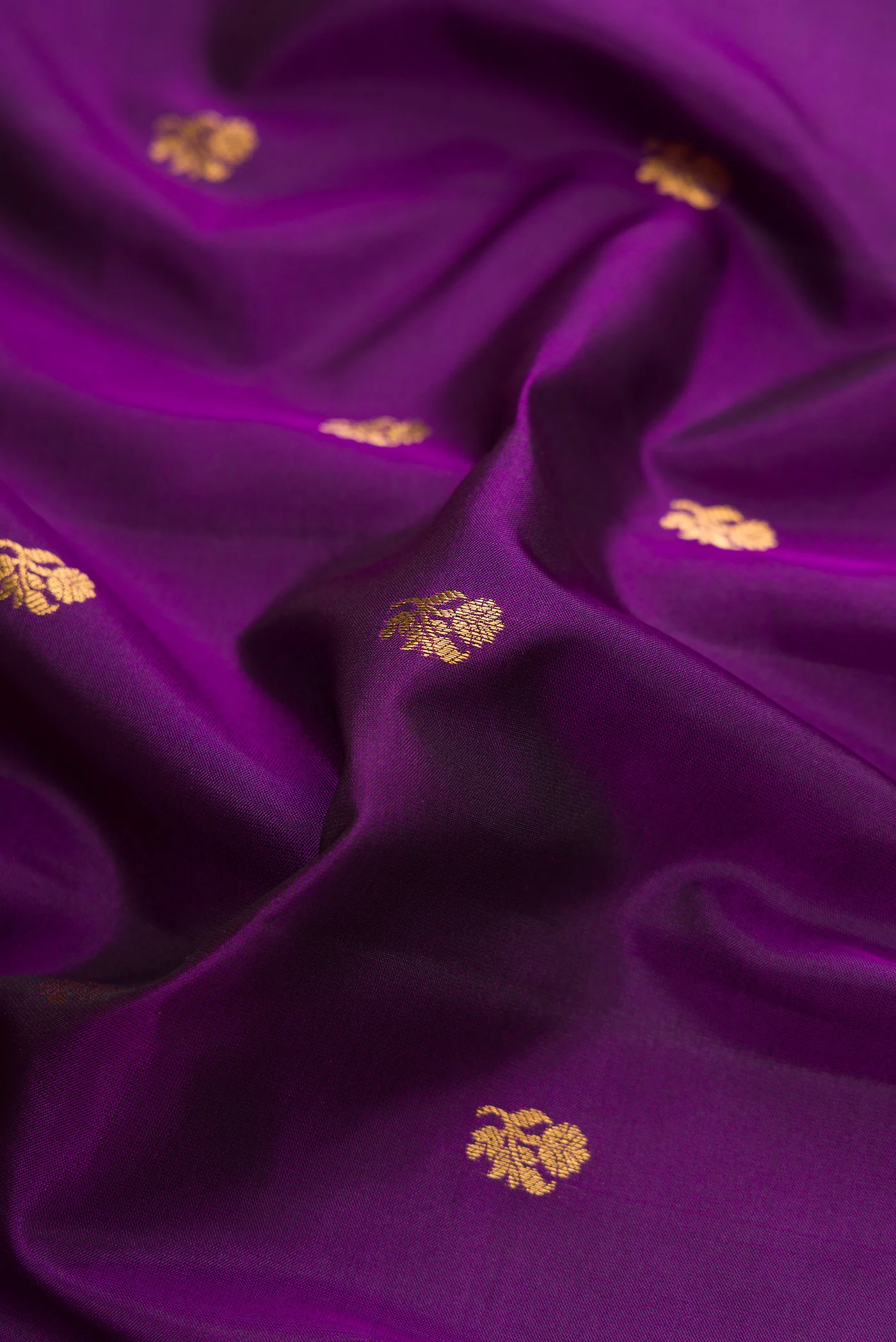 Violet Gadwal Silk Saree - Image 2