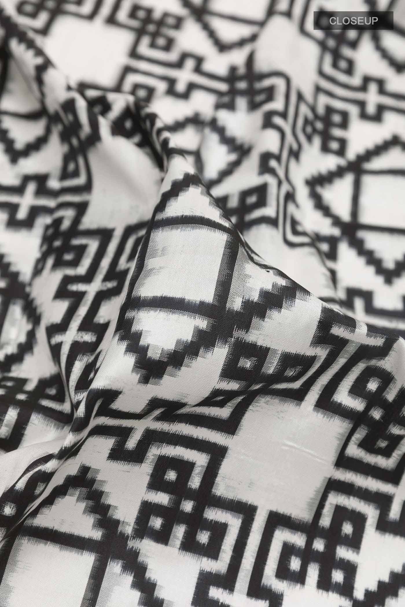 White Pochampally Silk Saree - Image 2