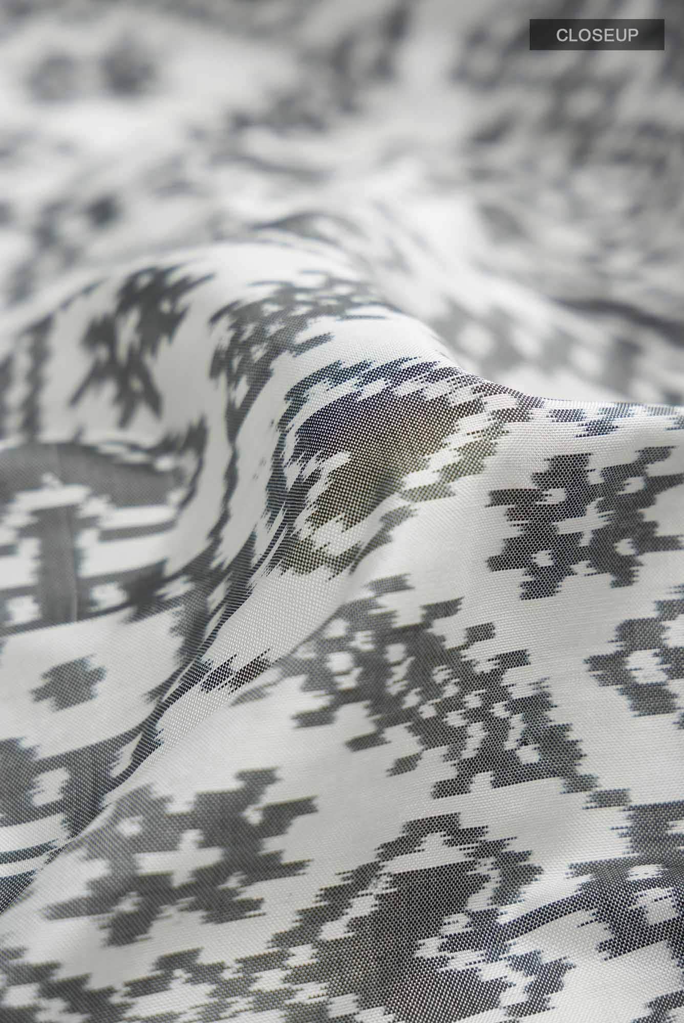 White Pochampally Silk Saree - Image 3