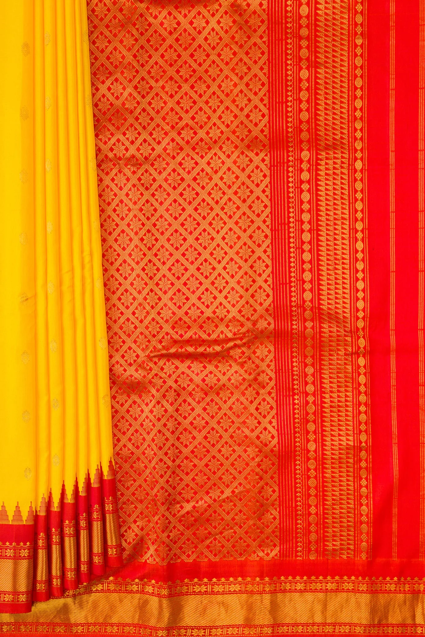 Yellow Gadwal Silk Saree - Image 4