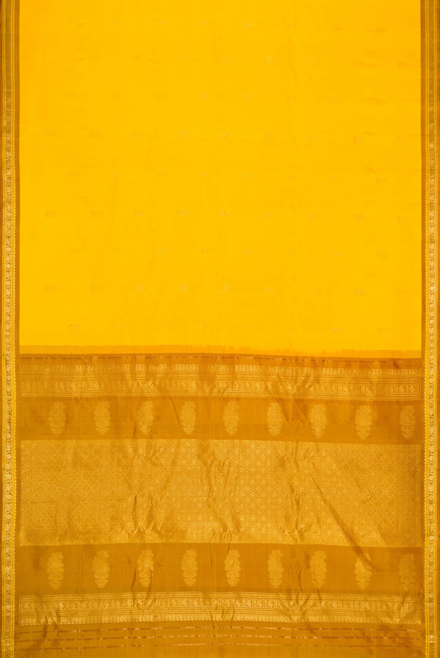 Yellow Dual Tone Gadwal Silk Saree - Image 6