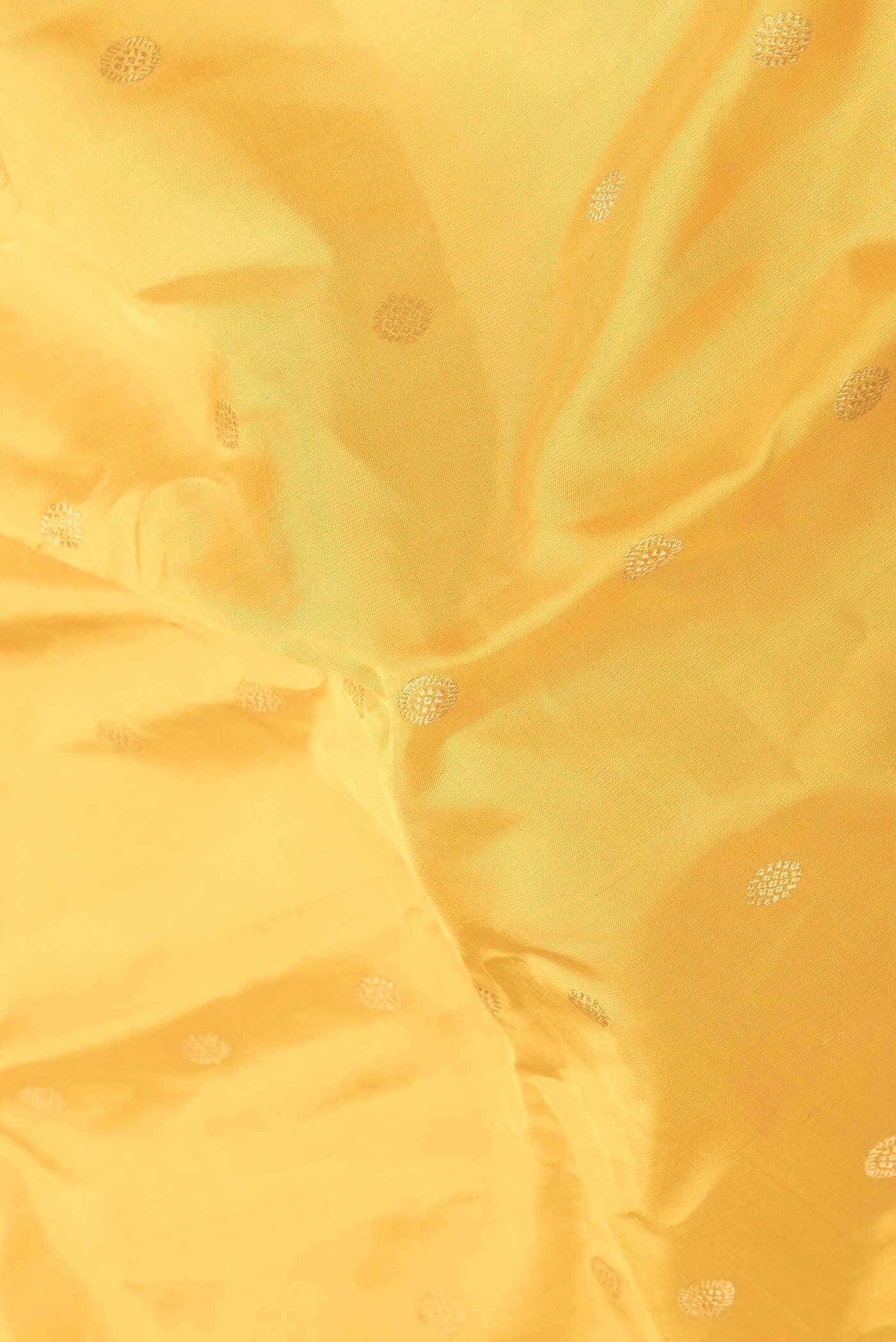 Yellow Dual Tone Gadwal Silk Saree - Image 3