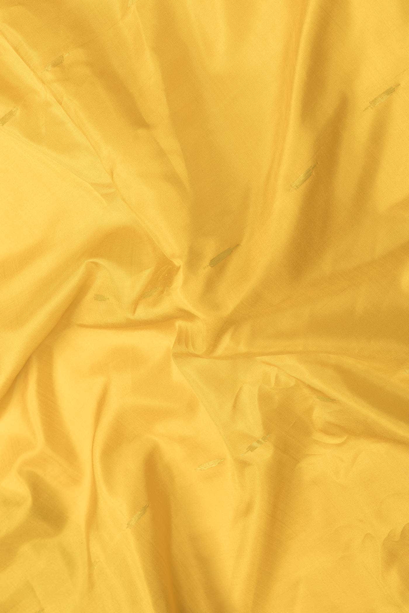 Yellow Dual Tone Gadwal Silk Saree - Image 3