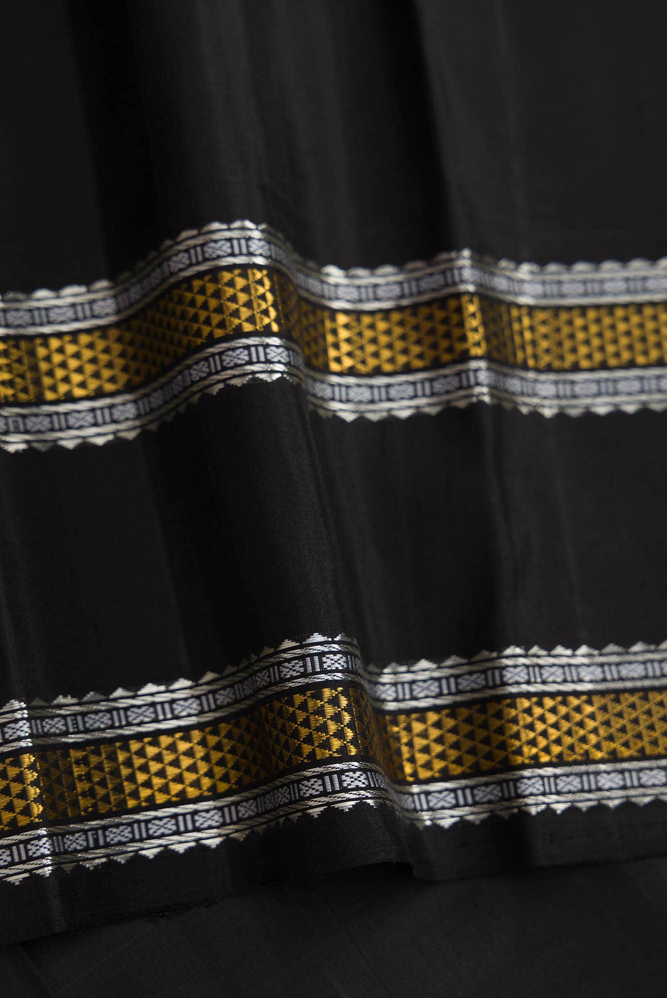 Pure Silk Pure Zari Yellow Dual Tone Kanjivaram Saree - Image 6