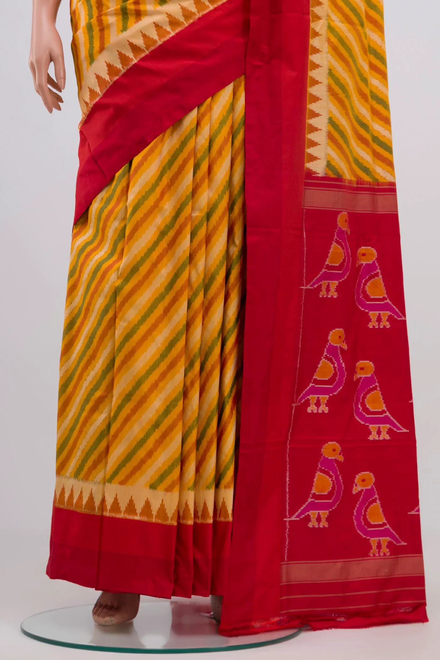Yellow Pochampally Silk Saree - Image 3