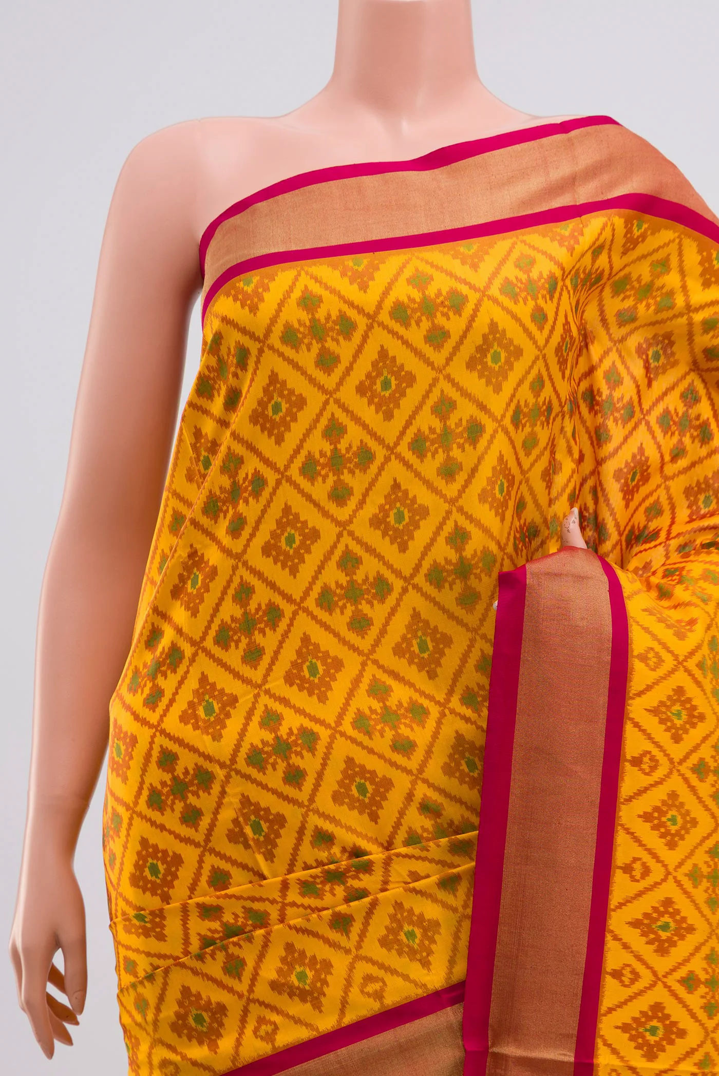 Yellow Pochampally Silk Saree - Image 2