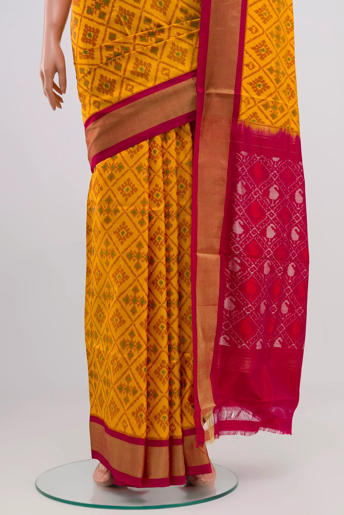 Yellow Pochampally Silk Saree - Image 3